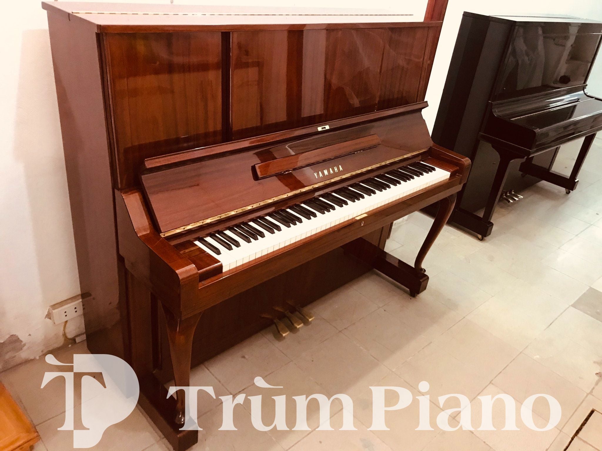 Đàn Piano Yamaha W106